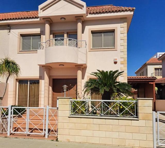4-bedroom house in Limassol №153459: https://dom.com.cy/en/catalog/rent/153459/ (dom.com.cy)