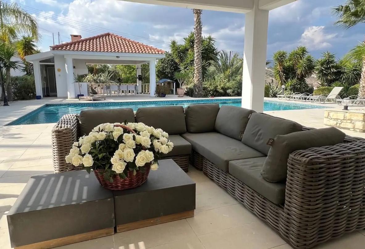 4-bedroom villa in Limassol №152593: https://dom.com.cy/en/catalog/rent/152593/ (dom.com.cy)