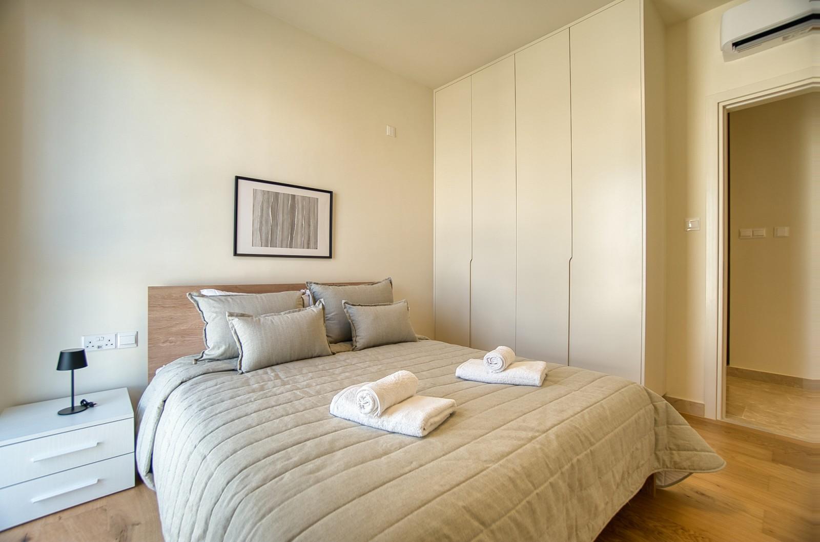 3-bedroom flat in Paphos №153874: https://dom.com.cy/en/catalog/rent/153874/ (dom.com.cy)