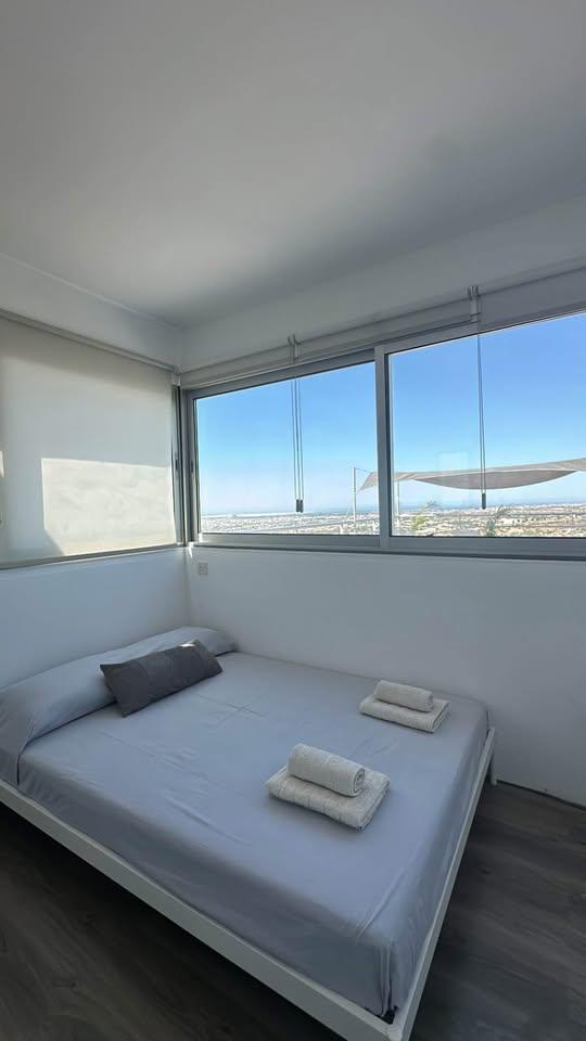 2 Bedroom apartment for rent (NO AGENTS): https://www.facebook.com/marketplace/item/24477565448509948 (www.facebook.com)