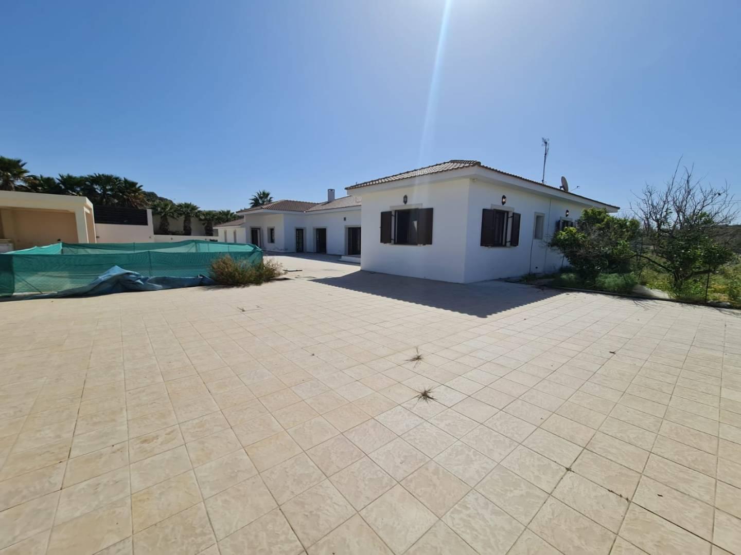 5-bedroom villa in Larnaca № 153151: https://dom.com.cy/en/catalog/sale/153151/ (dom.com.cy)