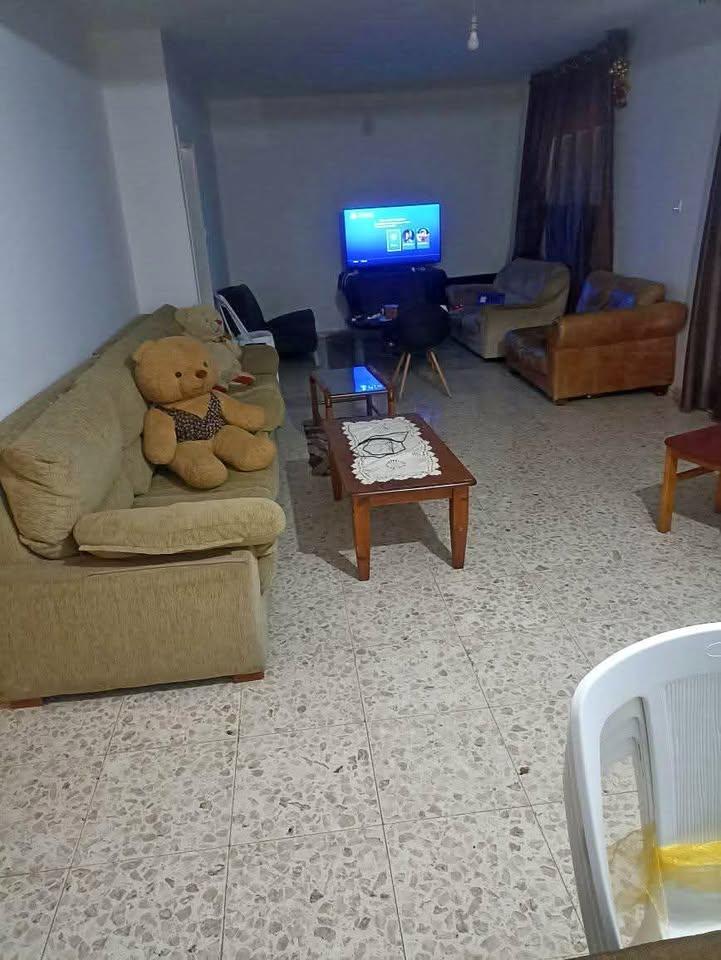 Room for rent: https://www.facebook.com/marketplace/item/4130601597263173 (www.facebook.com)