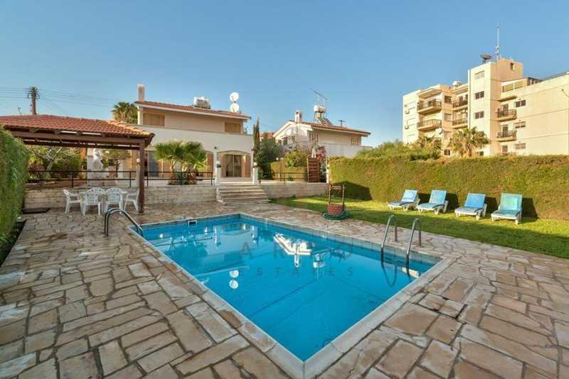  3-bedroom villa to rent: https://www.bazaraki.com/adv/5793263_3-bedroom-villa-to-rent (www.bazaraki.com)