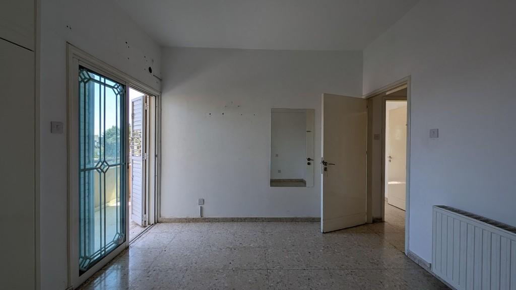 Residential Building 362 SQM For Sale: https://www.zyprus.com/property/39148/9-bedrooms-building-residential-building-in-kaimakli-nicosia (www.zyprus.com)