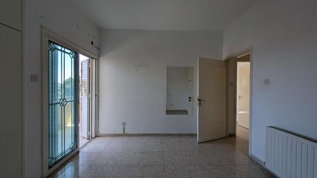 Residential Building 362 SQM For Sale: https://www.zyprus.com/property/39148/9-bedrooms-building-residential-building-in-kaimakli-nicosia (www.zyprus.com)
