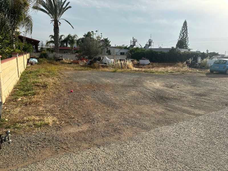 (Share) Residential land 674 m²: https://www.bazaraki.com/adv/5792605_share-residential-land-674-m2 (www.bazaraki.com)