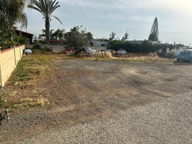 (Share) Residential land 674 m²: https://www.bazaraki.com/adv/5792605_share-residential-land-674-m2 (www.bazaraki.com)
