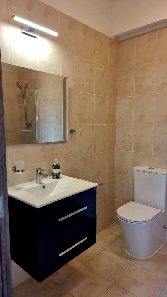 1 Bed 2 Baths Apartment/condo: https://www.facebook.com/marketplace/item/1410834563277009 (www.facebook.com)