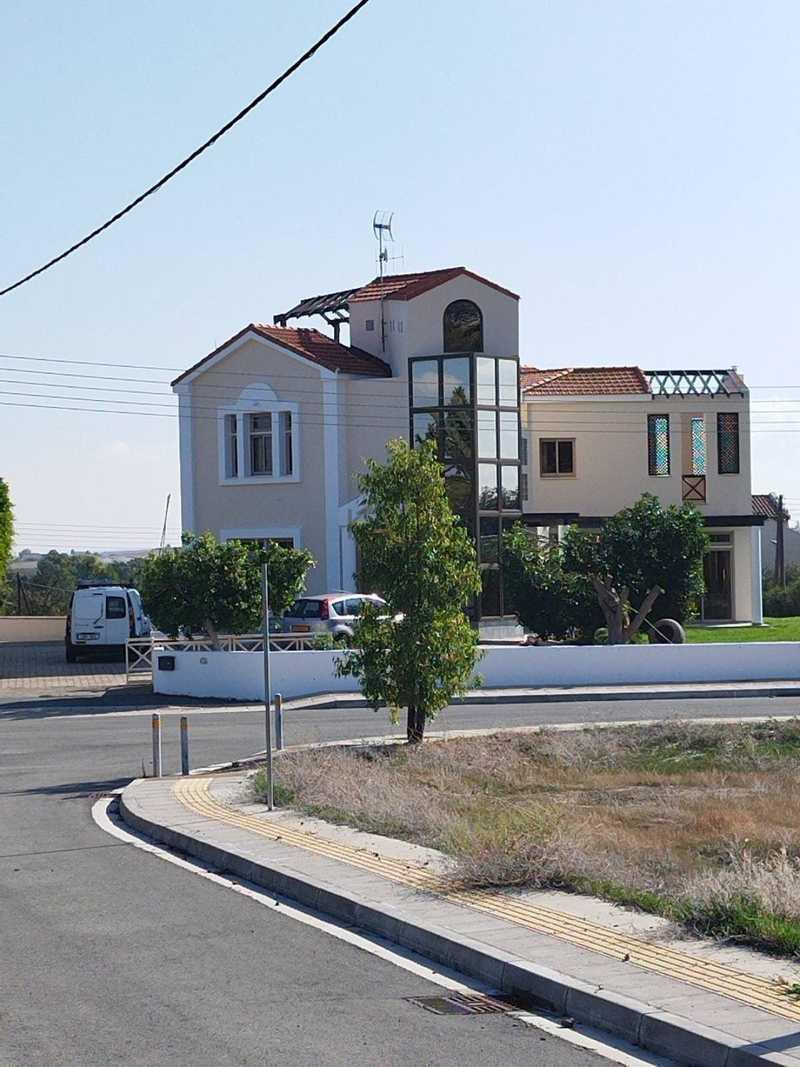 4-bedroom detached house for sale: https://www.bazaraki.com/adv/5791619_4-bedroom-detached-house-for-sale (www.bazaraki.com)