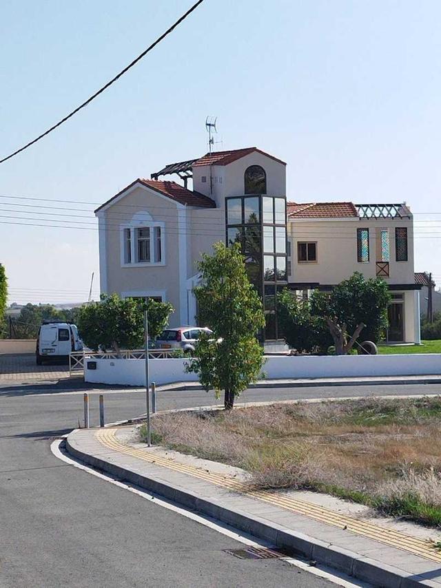4-bedroom detached house for sale: https://www.bazaraki.com/adv/5791619_4-bedroom-detached-house-for-sale (www.bazaraki.com)