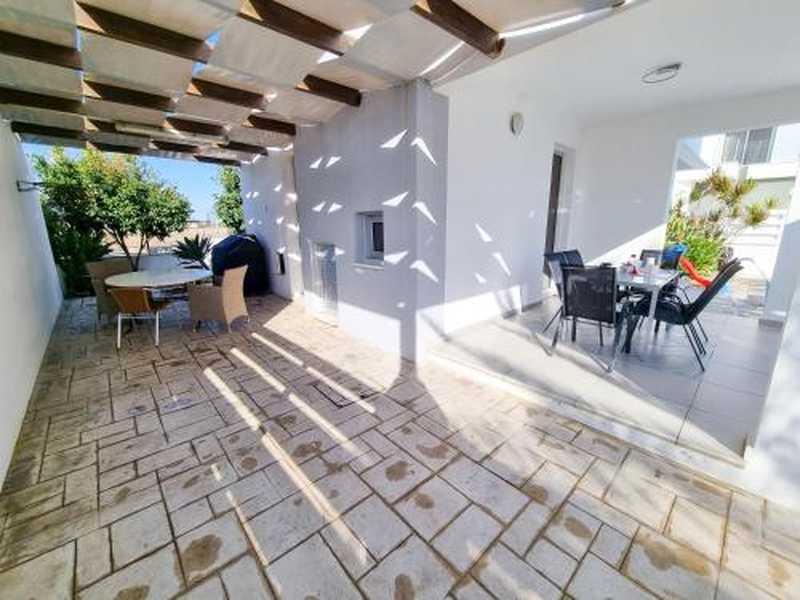 Beach villa with private pool and bbq: https://www.bazaraki.com/adv/5786288_beach-villa-with-private-pool-and-bbq (www.bazaraki.com)