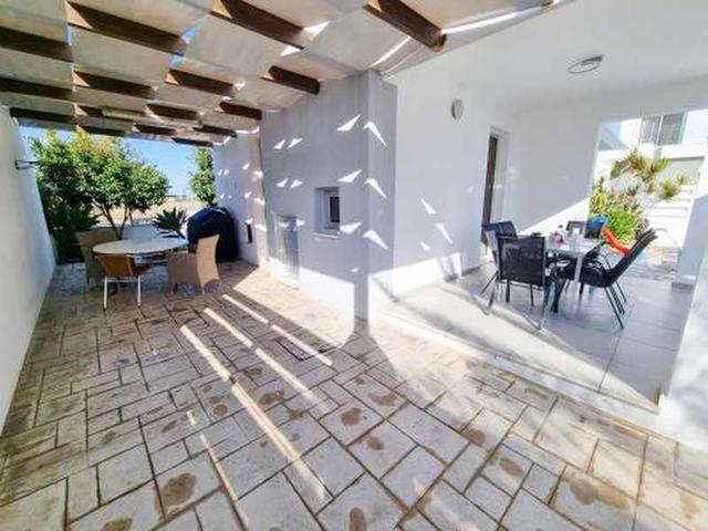 Beach villa with private pool and bbq: https://www.bazaraki.com/adv/5786288_beach-villa-with-private-pool-and-bbq (www.bazaraki.com)