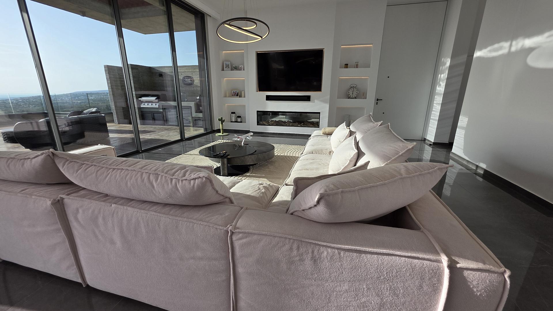 5-bedroom villa in Paphos № 152717: https://dom.com.cy/en/catalog/sale/152717/ (dom.com.cy)