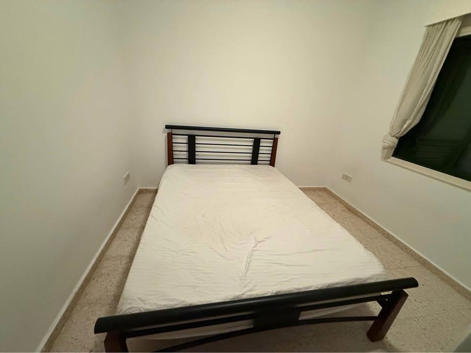 2 bedroom flat available one room for couple or boys: https://www.facebook.com/marketplace/item/3289882767818009 (www.facebook.com)
