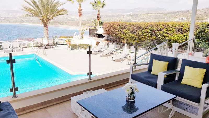 Luxury detached seafront villa: https://www.bazaraki.com/adv/5786494_luxury-detached-seafront-villa (www.bazaraki.com)