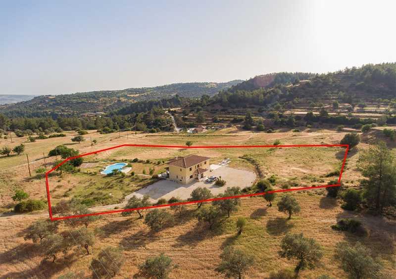 5-bedroom villa for sale: https://www.bazaraki.com/adv/5795342_5-bedroom-villa-for-sale (www.bazaraki.com)