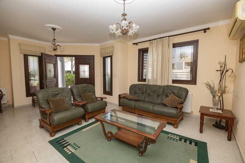 3-bedroom villa to rent: https://www.bazaraki.com/adv/5797191_3-bedroom-villa-to-rent (www.bazaraki.com)