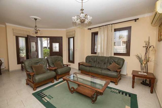 3-bedroom villa to rent: https://www.bazaraki.com/adv/5797191_3-bedroom-villa-to-rent (www.bazaraki.com)
