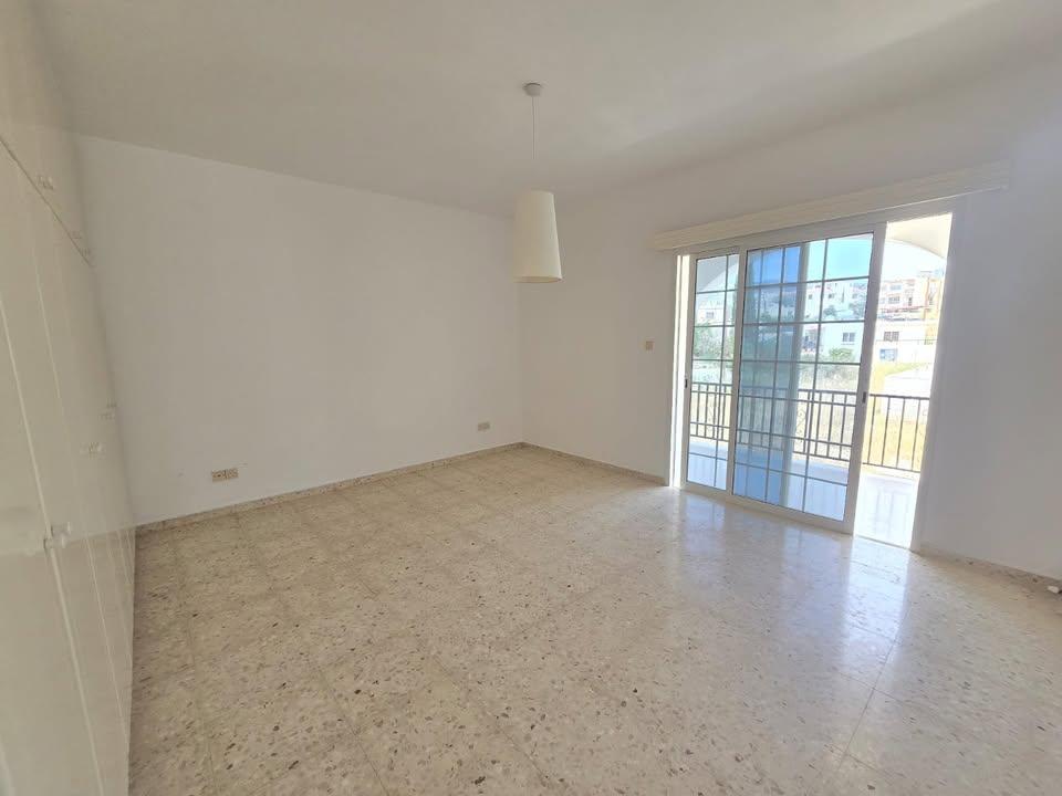 3 Beds 2 Baths House: https://www.facebook.com/marketplace/item/622762424144560 (www.facebook.com)