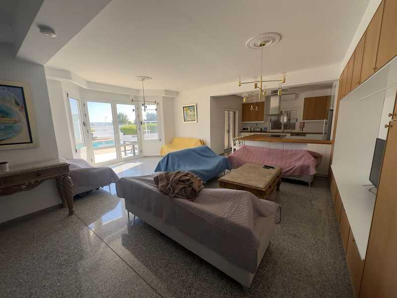6-bedroom villa to rent: https://www.bazaraki.com/adv/5794250_6-bedroom-villa-to-rent (www.bazaraki.com)