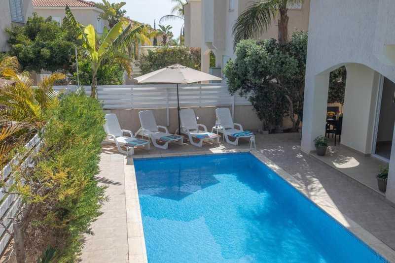 George's lux villa: https://www.bazaraki.com/adv/5793803_georges-lux-villa (www.bazaraki.com)