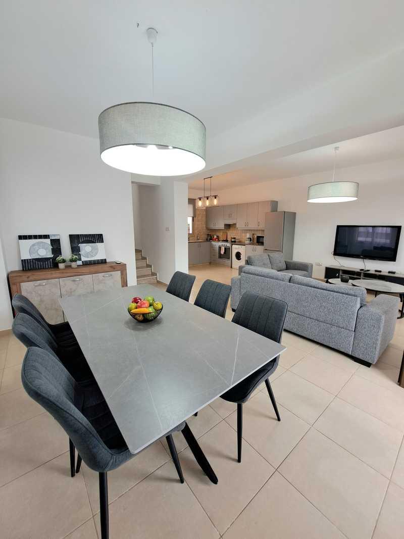 Luxury 3 bedroom villa with a pool: https://www.bazaraki.com/adv/5795916_luxury-3-bedroom-villa-with-a-pool (www.bazaraki.com)