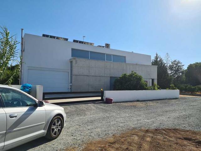 4-bedroom detached house for sale: https://www.bazaraki.com/adv/5797390_6-bedroom-detached-house-for-sale (www.bazaraki.com)