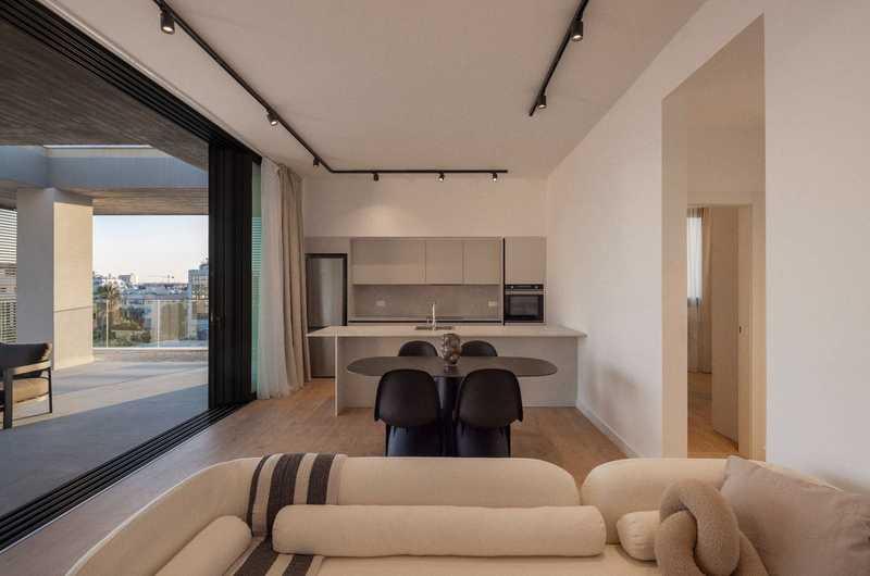 4-bedroom apartment for sale: https://www.bazaraki.com/adv/5796175_4-bedroom-apartment-for-sale (www.bazaraki.com)