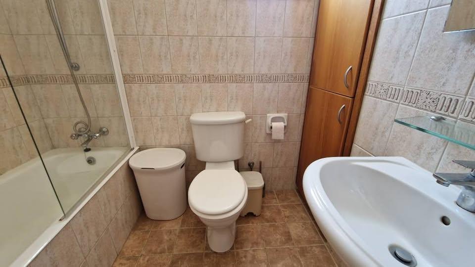 Seaview apartment in well-maintained complex in Meneou: https://www.facebook.com/marketplace/item/713718801157427 (www.facebook.com)