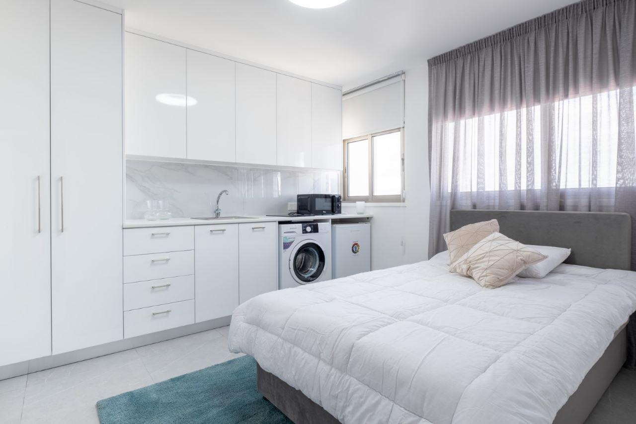 New 6-bedroom penthouse for rent in Town Center Larnaca, Cyprus. - Object № 150079: https://dom.com.cy/en/catalog/rent/150079/ (dom.com.cy)