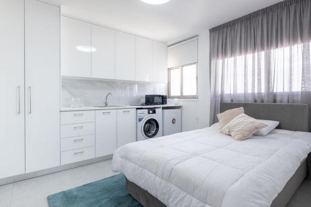 New 6-bedroom penthouse for rent in Town Center Larnaca, Cyprus. - Object № 150079: https://dom.com.cy/en/catalog/rent/150079/ (dom.com.cy)
