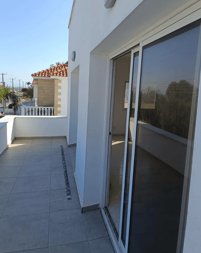6-bedroom maisonette for sale: https://www.bazaraki.com/adv/5787059_6-bedroom-maisonette-for-sale (www.bazaraki.com)