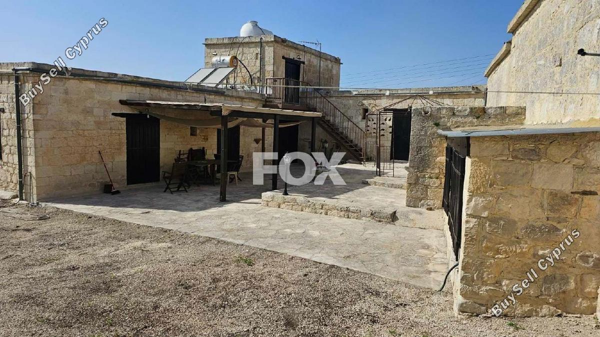 4 Bedroom Detached house to rent in Lasa, Paphos: https://www.buysellcyprus.com/property-for-rent/paphos/lasa/4-bed-detached-house-to-rent-lasa-paphos-1800816.html (www.buysellcyprus.com)