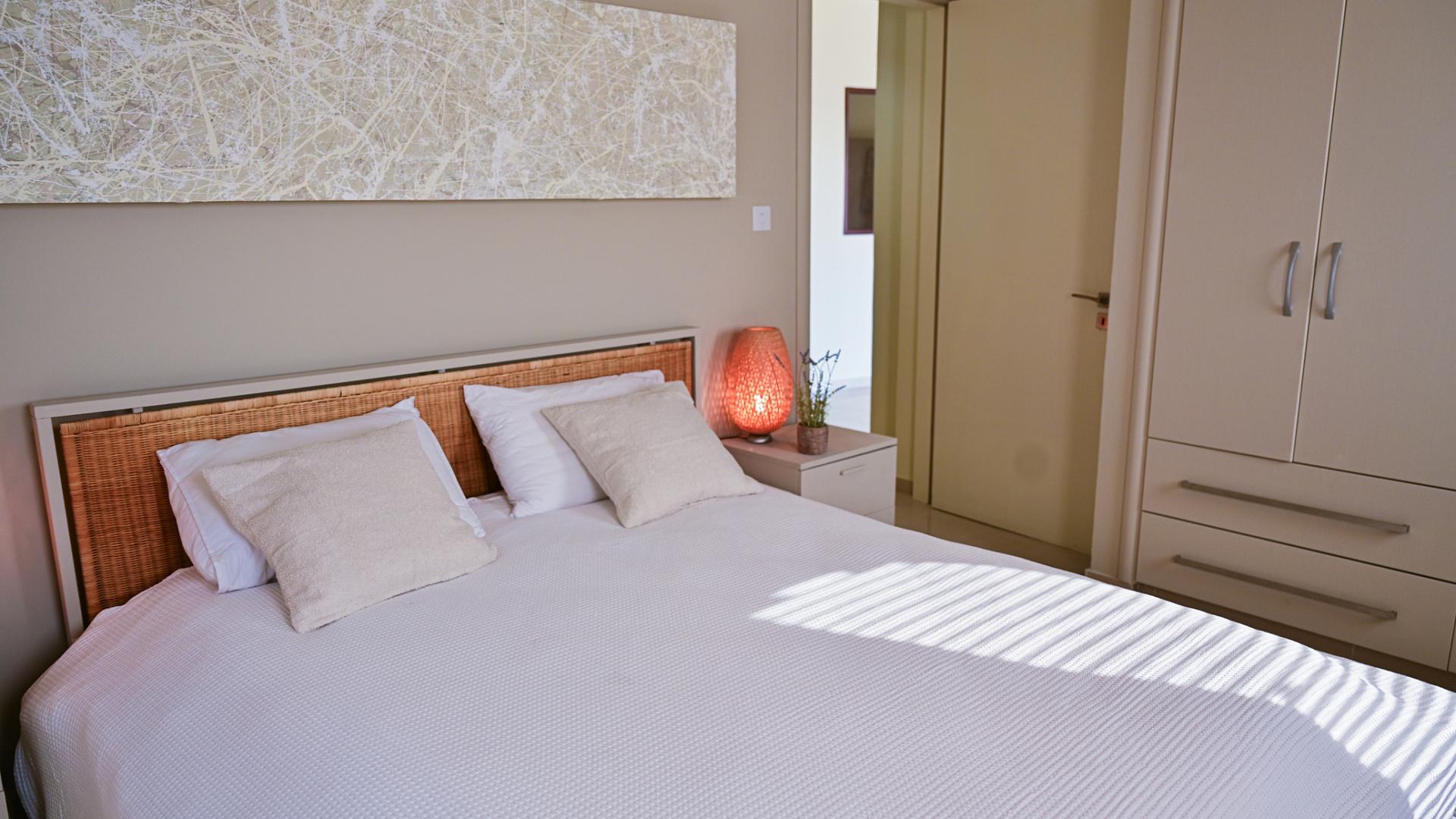 6-bedroom villa in Larnaca № 153177: https://dom.com.cy/en/catalog/sale/153177/ (dom.com.cy)