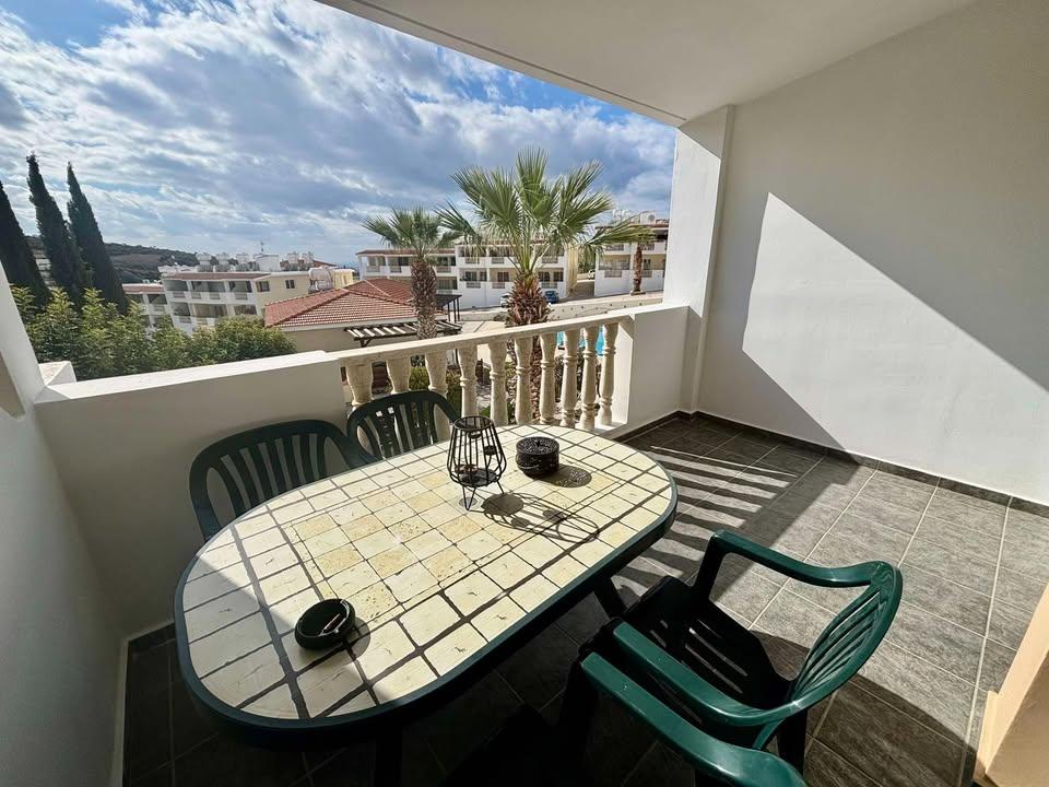 2 beds 2 baths Flat/apartment: https://www.facebook.com/marketplace/item/1377221256656155 (www.facebook.com)