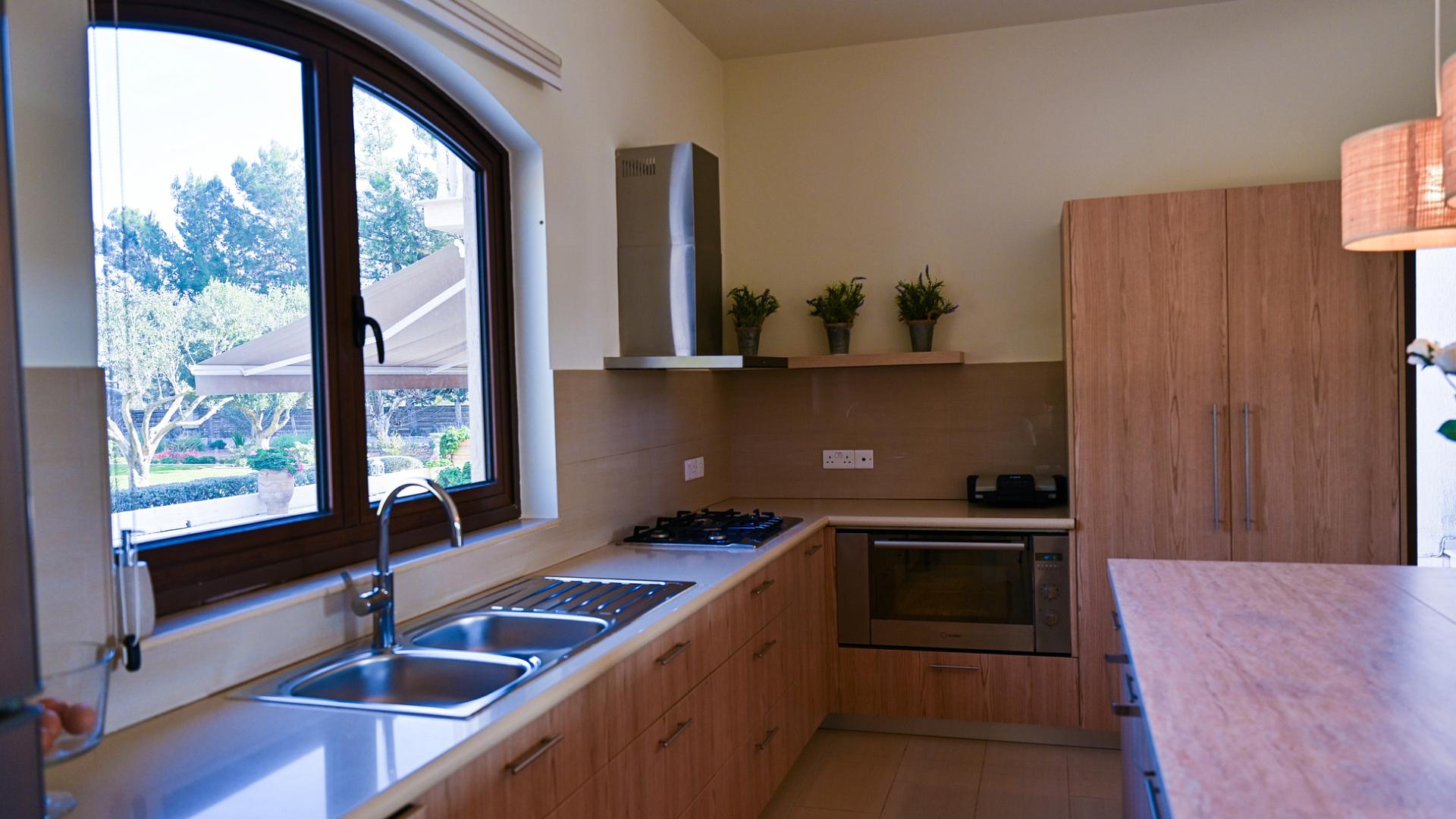 6-bedroom villa in Larnaca № 153177: https://dom.com.cy/en/catalog/sale/153177/ (dom.com.cy)