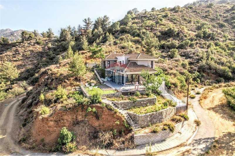 5-bedroom villa for sale: https://www.bazaraki.com/adv/5797854_5-bedroom-villa-for-sale (www.bazaraki.com)