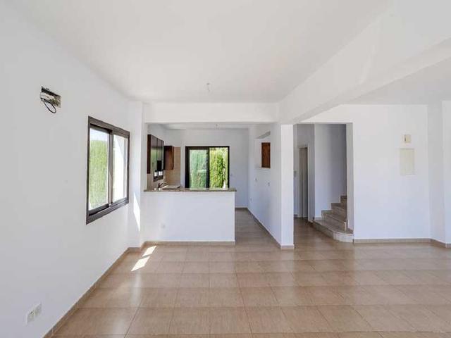 3-bedroom villa for sale: https://www.bazaraki.com/adv/5799645_3-bedroom-villa-for-sale (www.bazaraki.com)