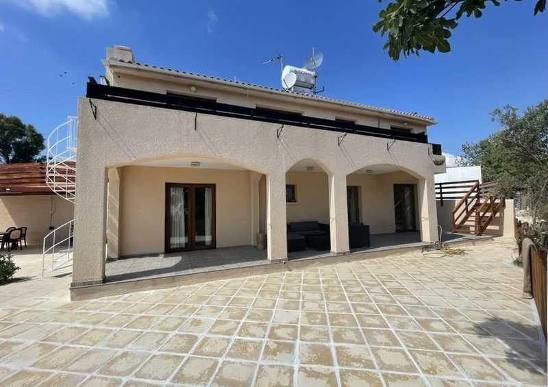 4-bedroom villa to rent: https://www.bazaraki.com/adv/5796415_4-bedroom-villa-to-rent (www.bazaraki.com)