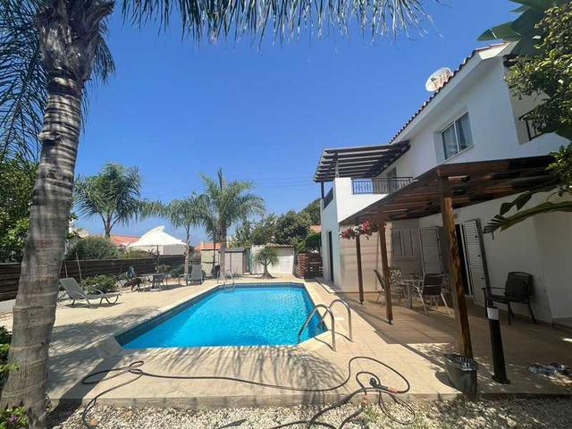 4-bedroom villa to rent: https://www.bazaraki.com/adv/5793414_4-bedroom-villa-to-rent (www.bazaraki.com)