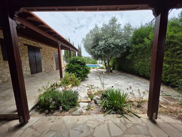 2 Beds 1 Bath House: https://www.facebook.com/marketplace/item/1856477321804539 (www.facebook.com)