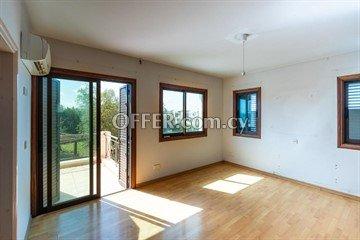 House in Agios Vasileios, Strovolos, Nicosia: https://www.offer.com.cy/en/house-in-agios-vasileios-strovolos-nicosia/21-763548/ (www.offer.com.cy)