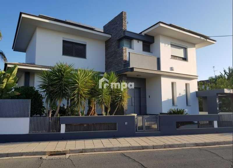  5-bedroom detached house to rent: https://www.bazaraki.com/adv/5789063_5-bedroom-detached-house-to-rent (www.bazaraki.com)