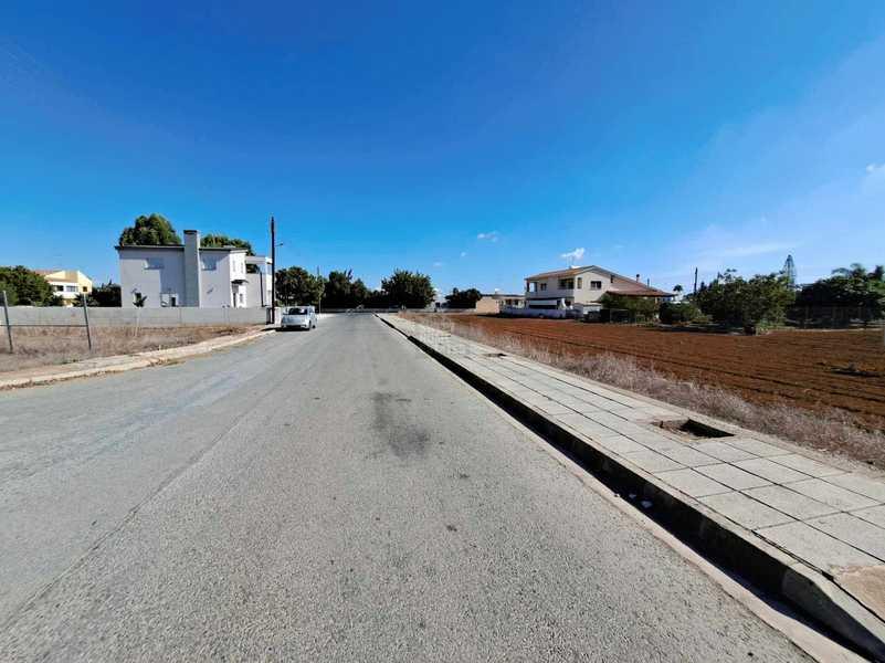 Residential land 565 m²: https://www.bazaraki.com/adv/5788876_residential-land-565-m2 (www.bazaraki.com)
