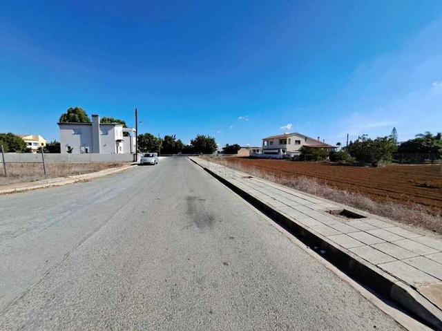 Residential land 565 m²: https://www.bazaraki.com/adv/5788876_residential-land-565-m2 (www.bazaraki.com)