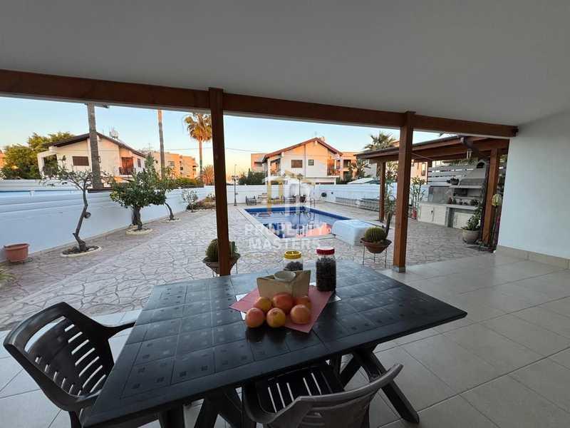 3-bedroom detached house for sale: https://www.bazaraki.com/adv/5790652_3-bedroom-detached-house-for-sale (www.bazaraki.com)