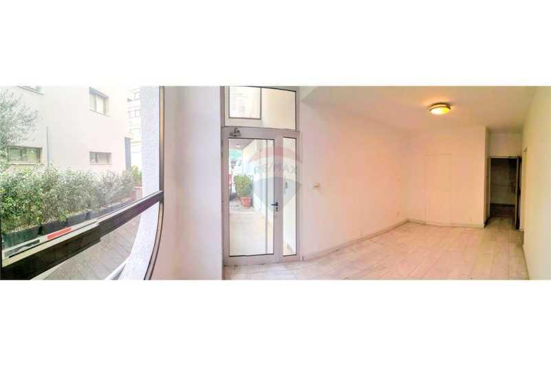 A whole floor office of 280sqm in the city center: https://www.bazaraki.com/adv/5798075_a-whole-floor-office-of-280sqm-in-the-city-center (www.bazaraki.com)