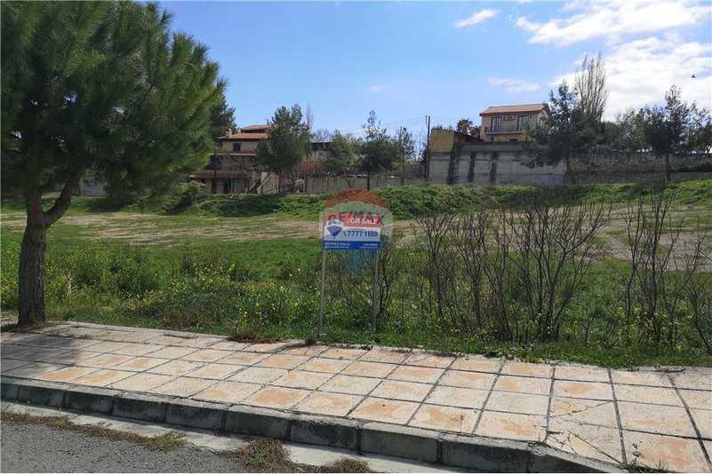 Residential land 357 m²: https://www.bazaraki.com/adv/5787665_residential-land-357-m2 (www.bazaraki.com)