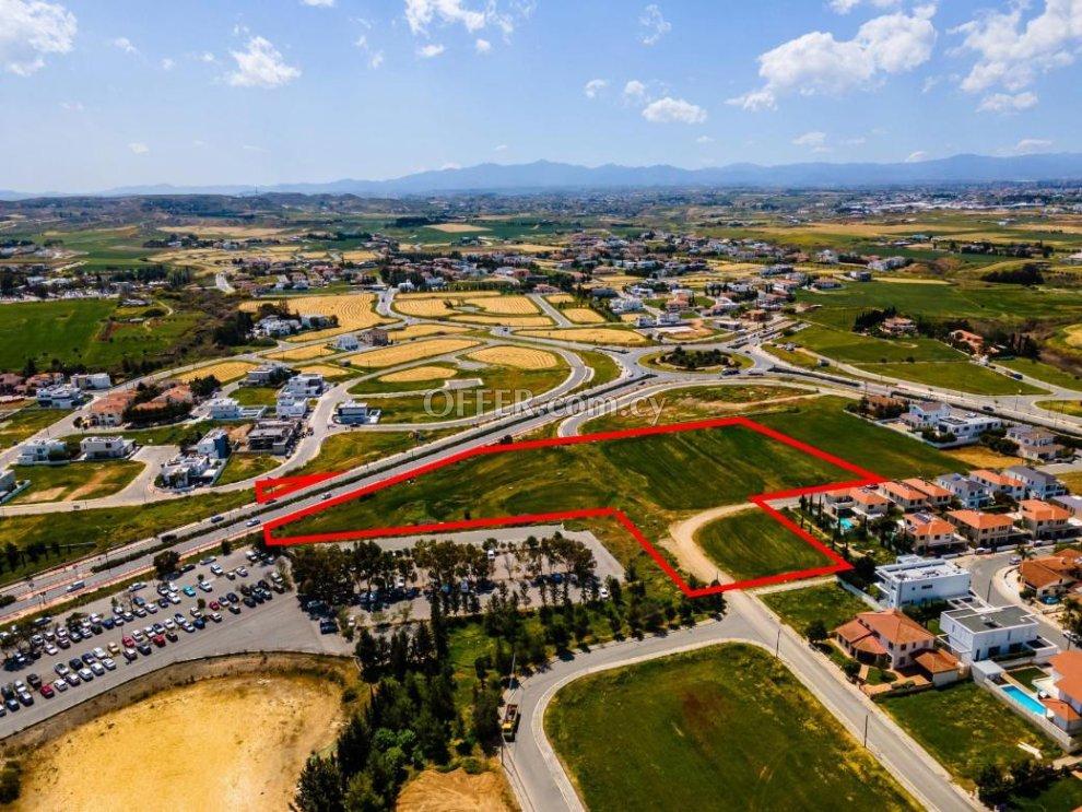 Residential field in Strovolos Nicosia: https://www.offer.com.cy/en/residential-field-in-strovolos-nicosia/21-811652/ (www.offer.com.cy)