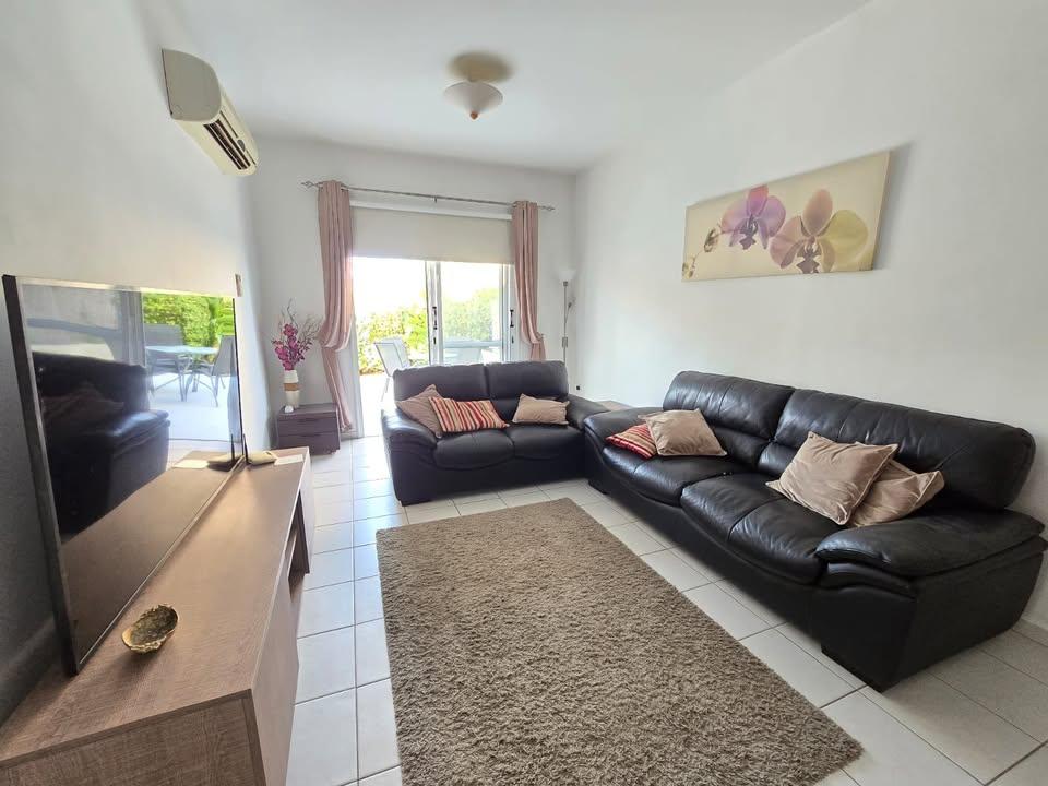 2 Beds 1 Bath Apartment/condo: https://www.facebook.com/marketplace/item/681639461328966 (www.facebook.com)
